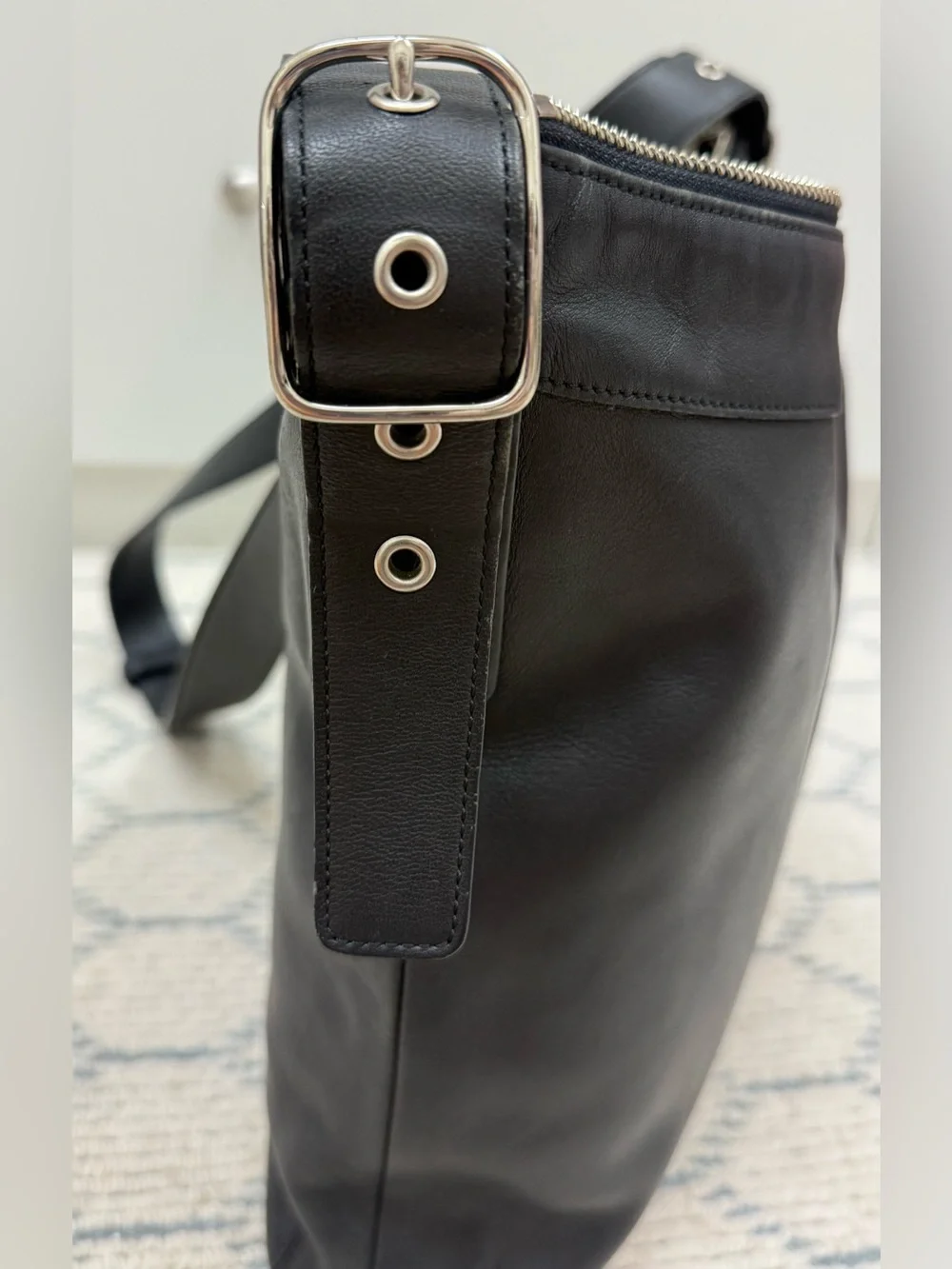 COACH Vintage Y2K Unisex Classic Black Leather Messenger Tote Crossbody Handbag